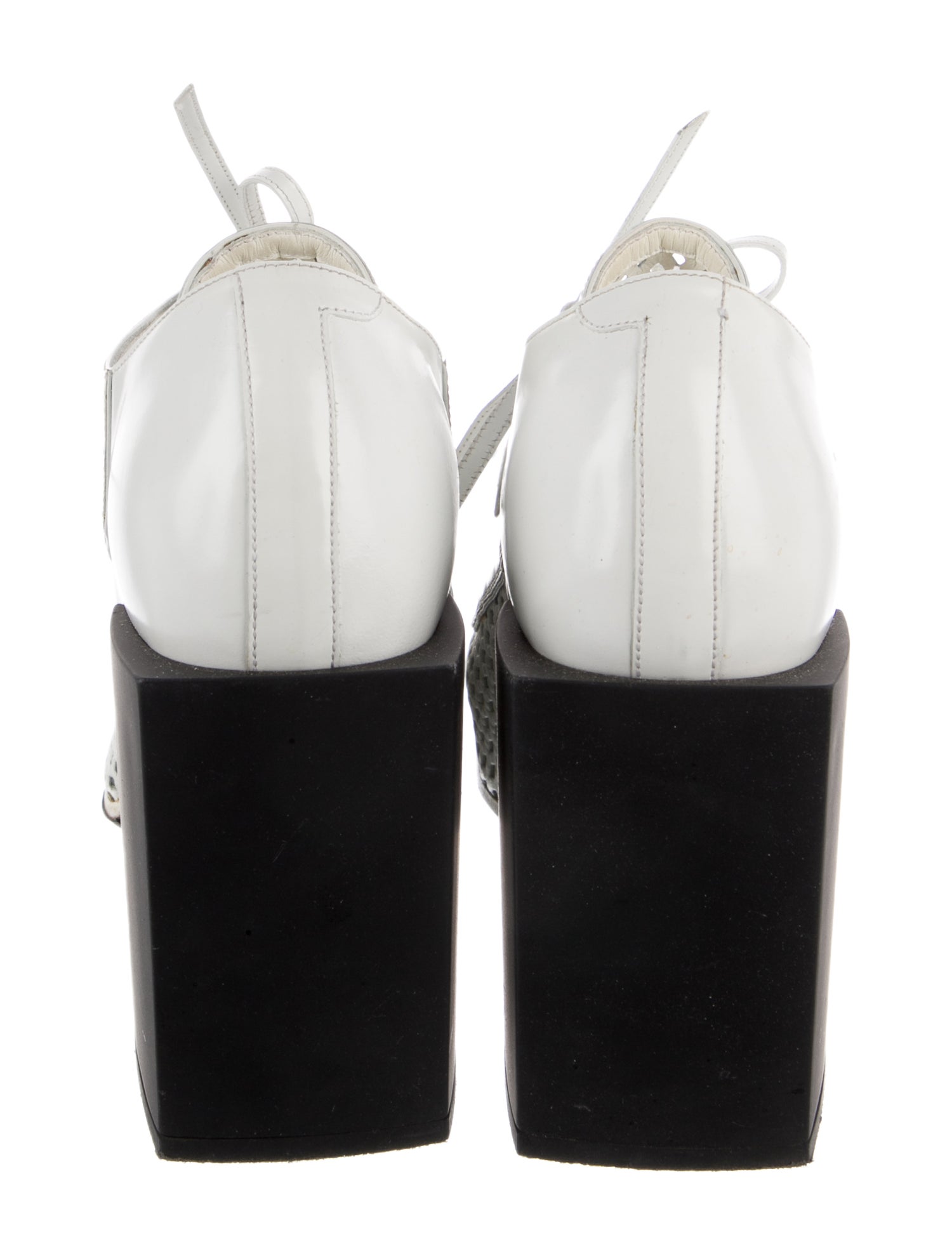 Balenciaga Leather Pumps